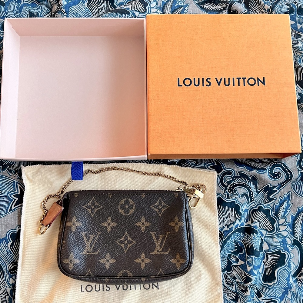 Louis Vuitton Authentic Mini Pochette